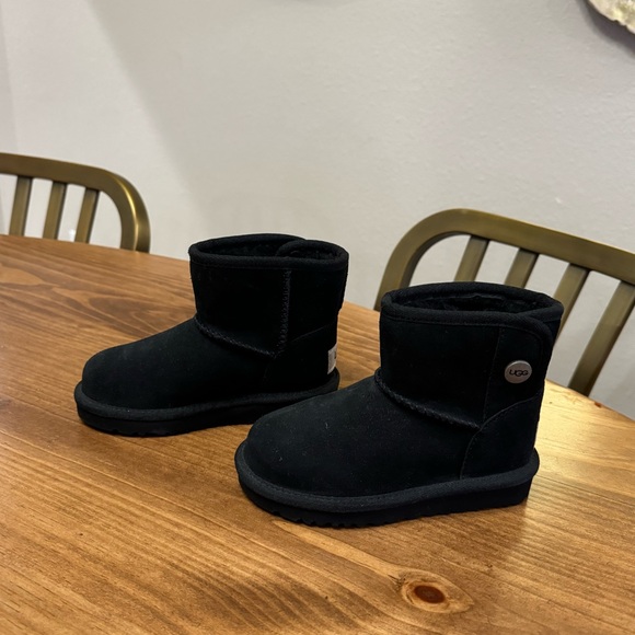 UGG Jona Boot Size 9 Black - toddler NWOT never worn - Picture 3 of 8